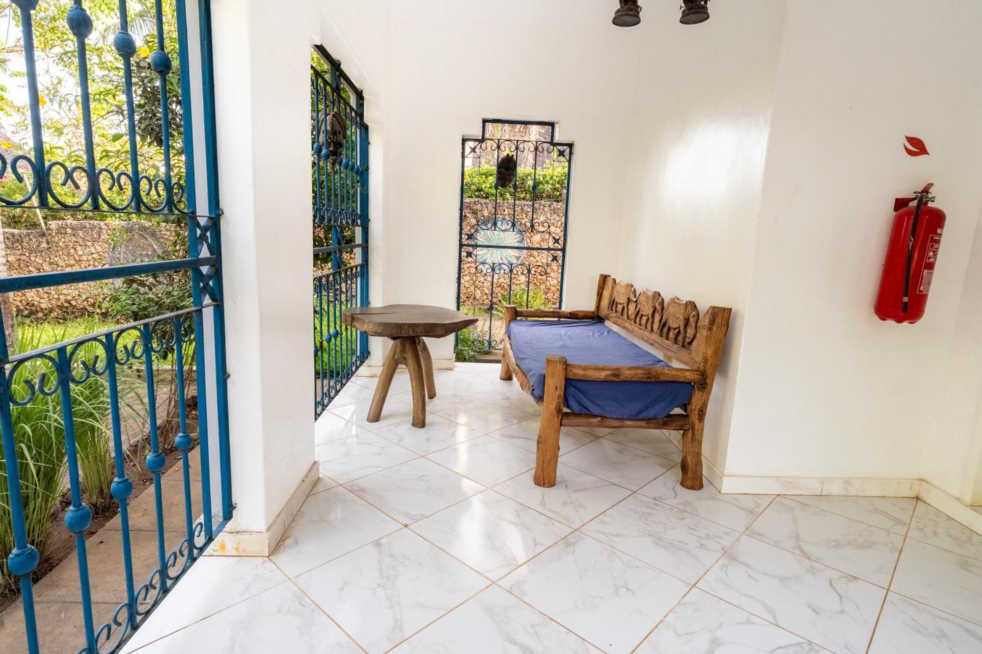 Queens Chateau Boutique Villa 迪亚尼海滩 外观 照片