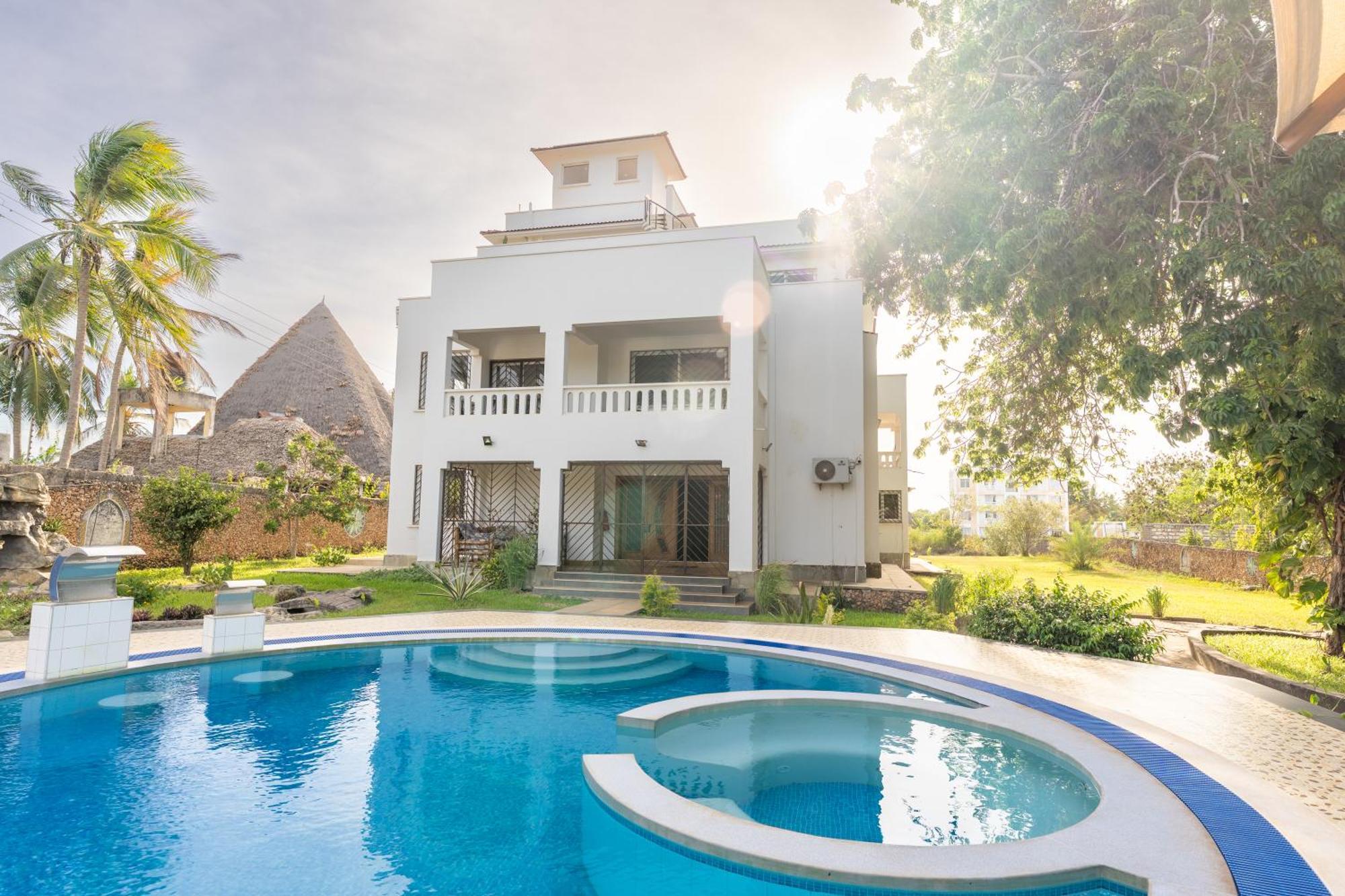 Queens Chateau Boutique Villa 迪亚尼海滩 外观 照片
